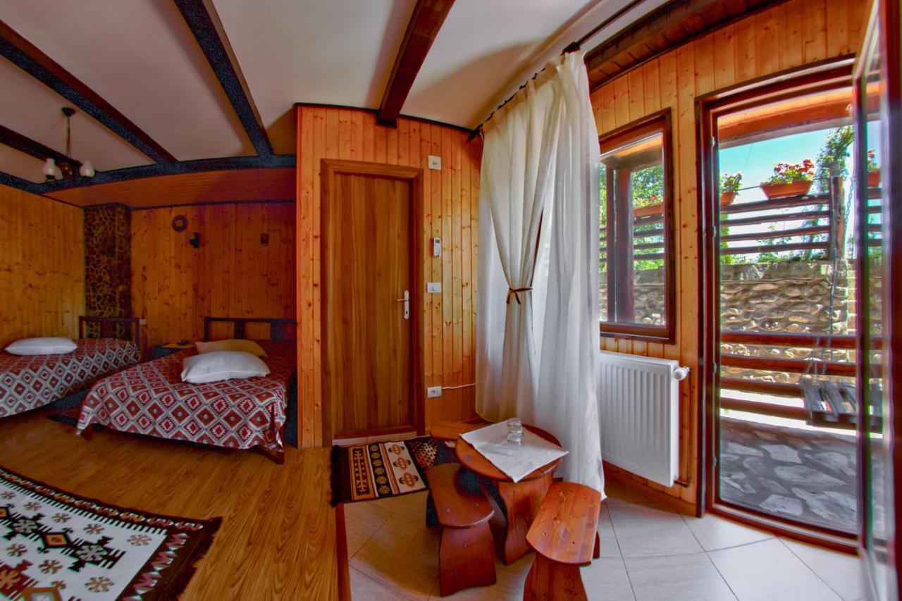 Pensiunea La Maria Lu' Sandoiu Hotel Poenari Kültér fotó
