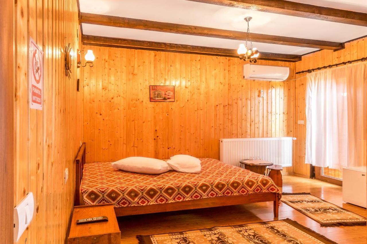 Pensiunea La Maria Lu' Sandoiu Hotel Poenari Kültér fotó