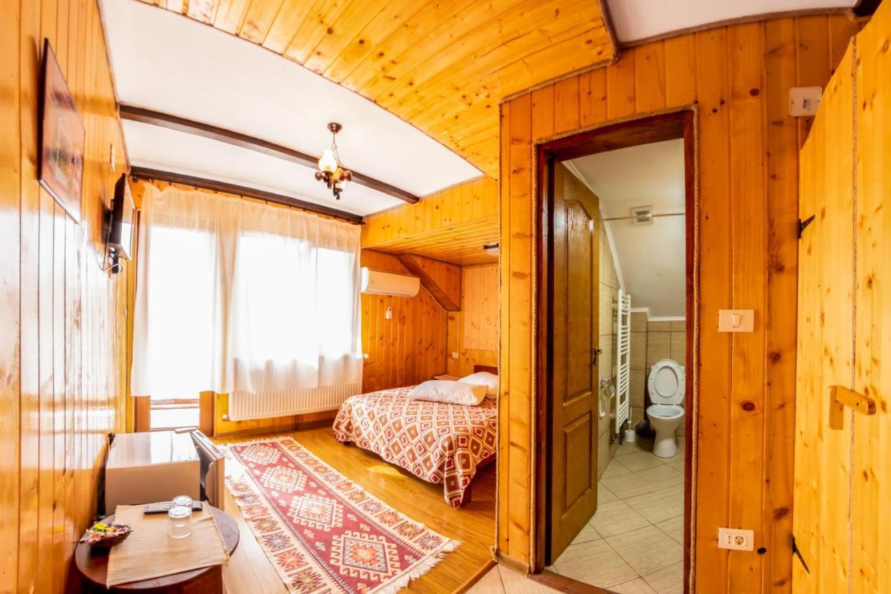 Pensiunea La Maria Lu' Sandoiu Hotel Poenari Kültér fotó
